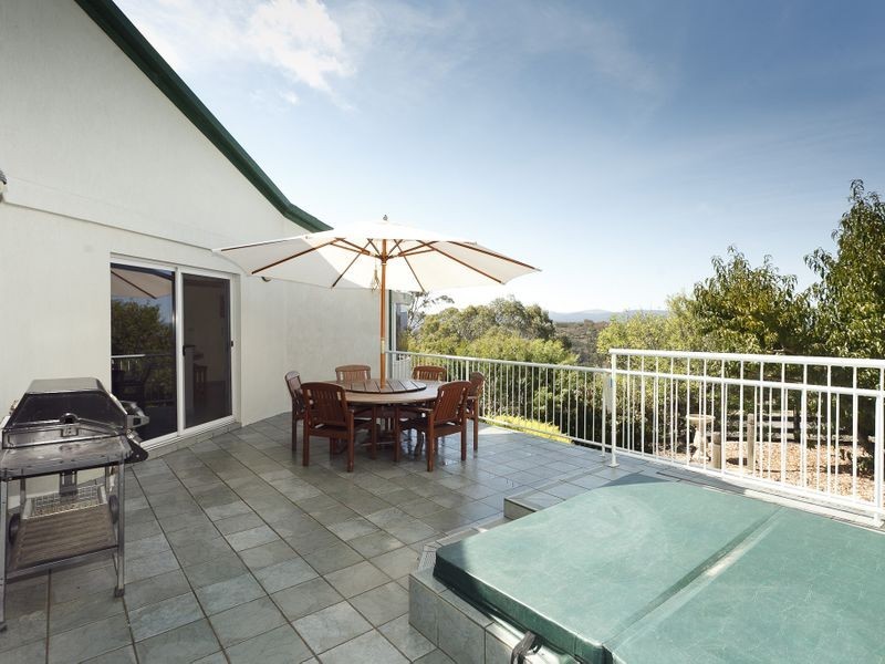 6 Mol Crescent, Queanbeyan NSW 2620