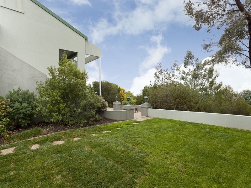 6 Mol Crescent, Queanbeyan NSW 2620