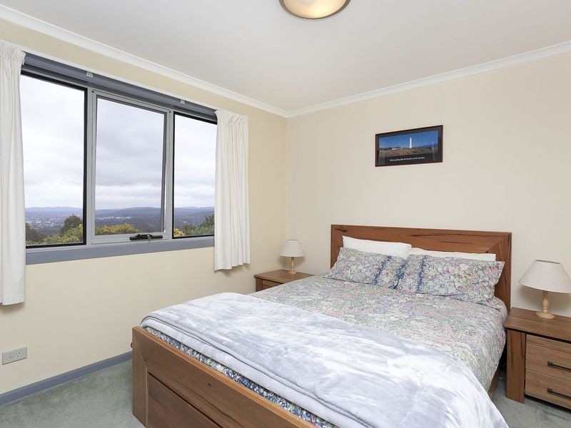 6 Mol Crescent, Queanbeyan NSW 2620