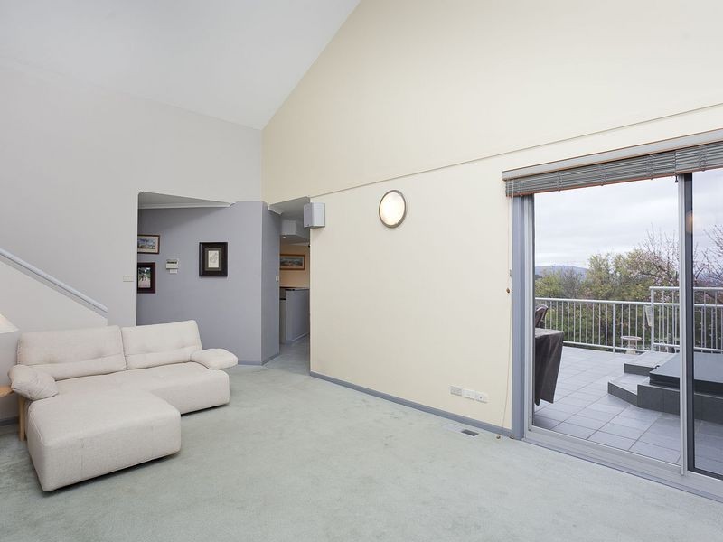 6 Mol Crescent, Queanbeyan NSW 2620