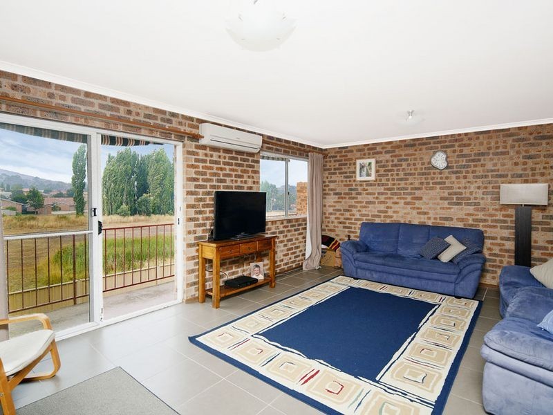 1/2 Doyle Place, Queanbeyan NSW 2620