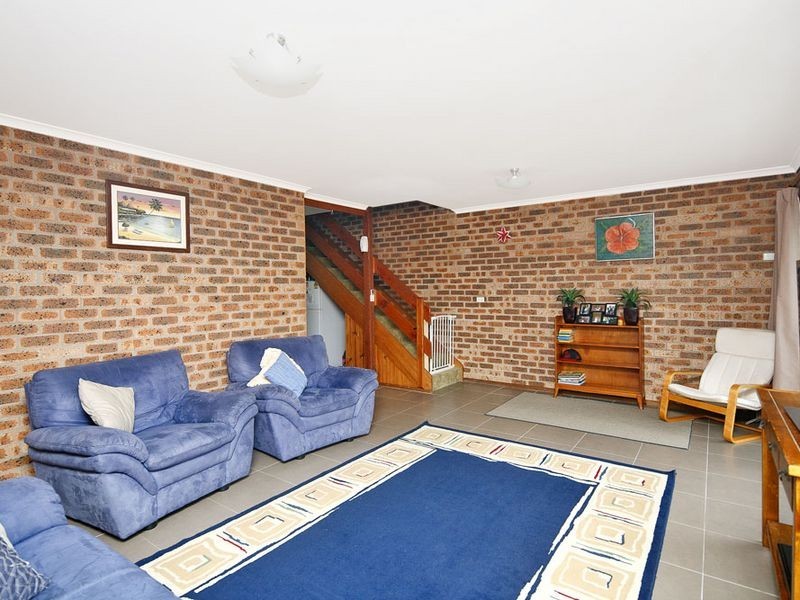 1/2 Doyle Place, Queanbeyan NSW 2620