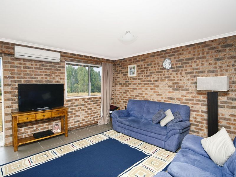 1/2 Doyle Place, Queanbeyan NSW 2620