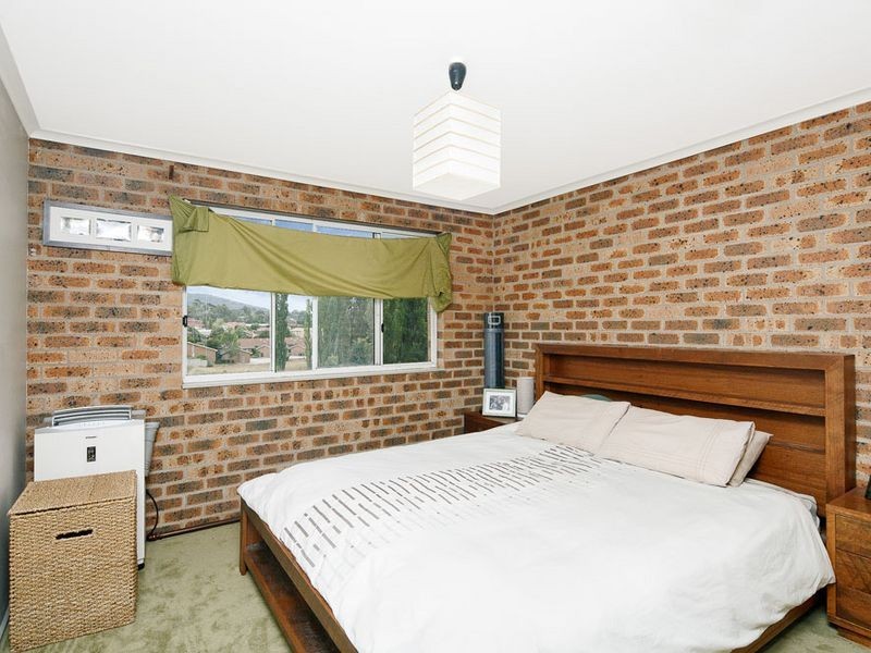 1/2 Doyle Place, Queanbeyan NSW 2620