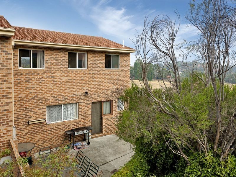 1/2 Doyle Place, Queanbeyan NSW 2620