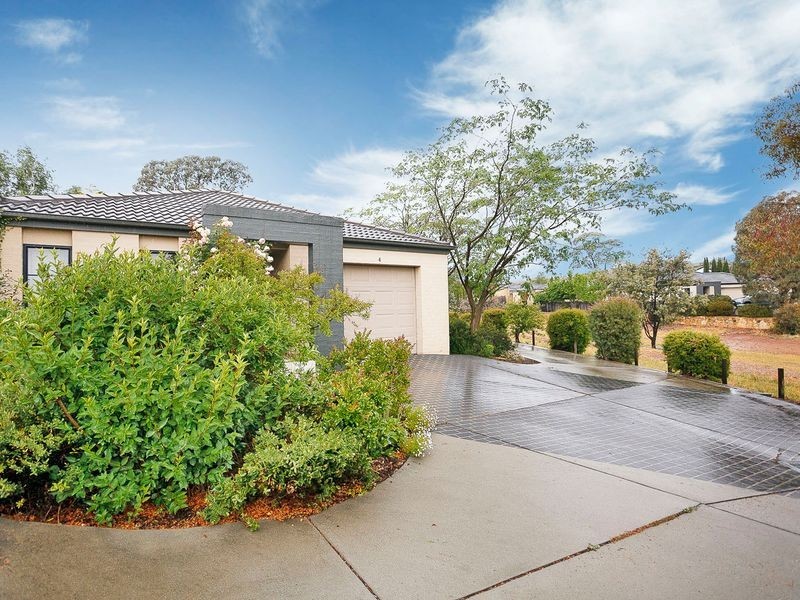 4/136 Halloran Drive, Jerrabomberra NSW 2619