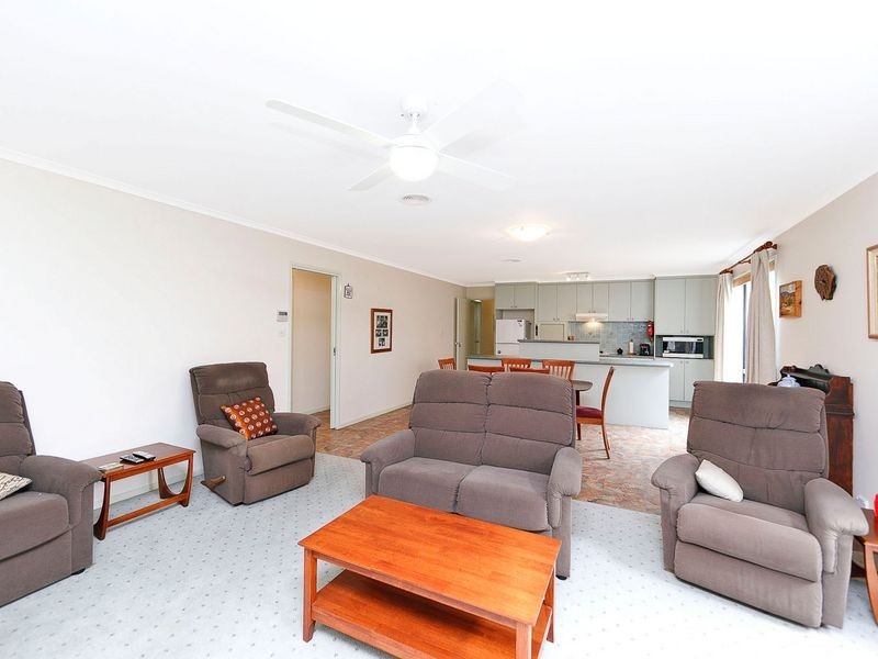 4/136 Halloran Drive, Jerrabomberra NSW 2619