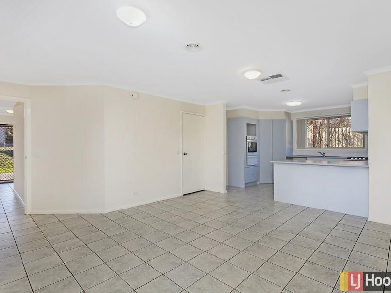 30 Freestone Crescent, Jerrabomberra NSW 2619