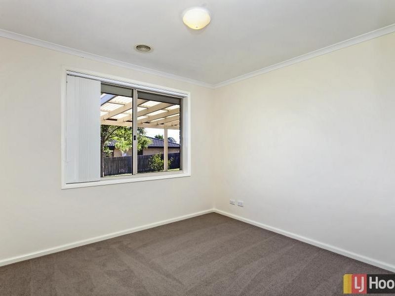 30 Freestone Crescent, Jerrabomberra NSW 2619