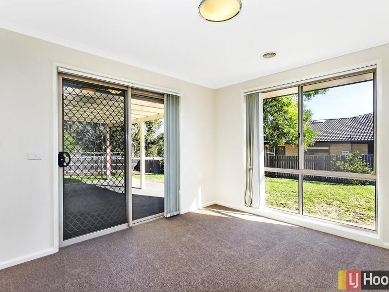 30 Freestone Crescent, Jerrabomberra NSW 2619