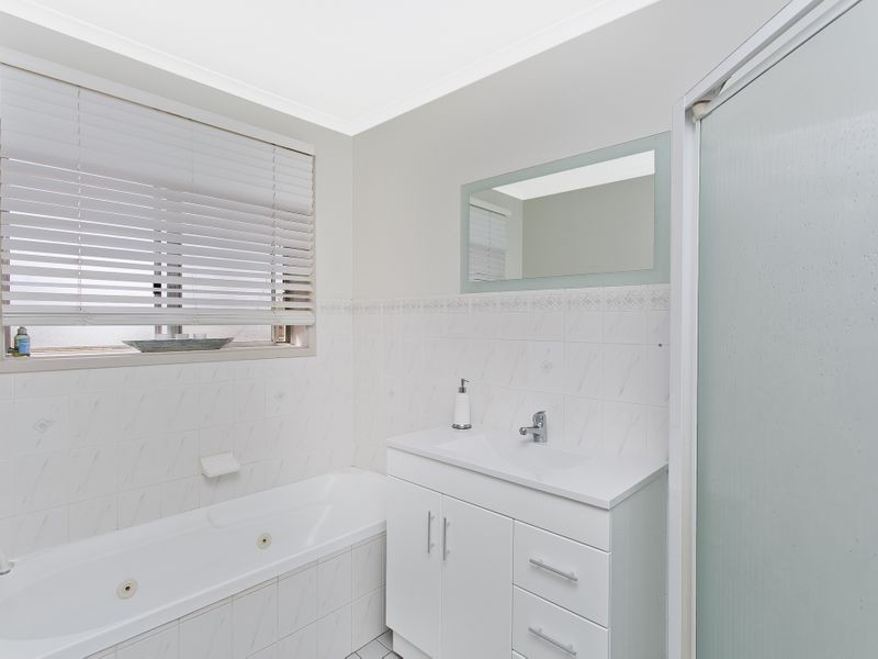 77 Munro Road, Queanbeyan NSW 2620