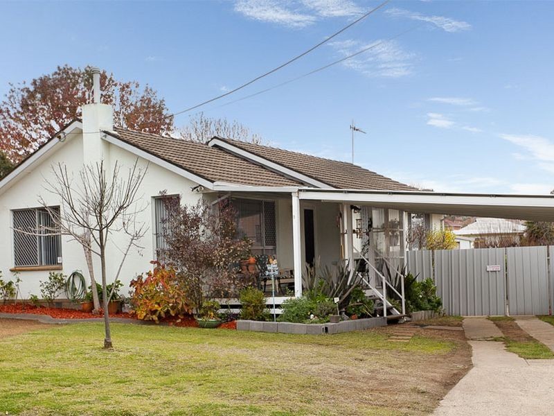 10 Christopher Crescent, Queanbeyan NSW 2620