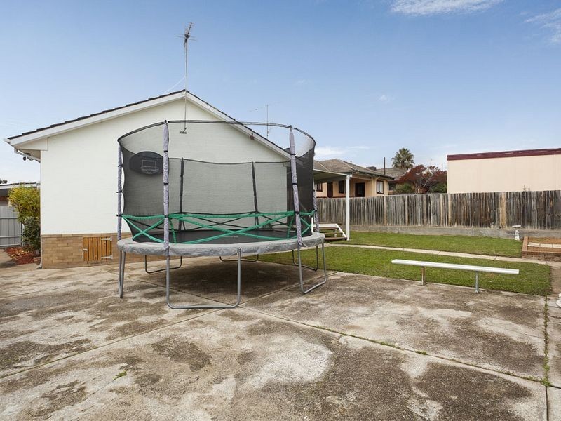 10 Christopher Crescent, Queanbeyan NSW 2620
