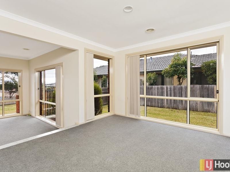 18 Stringybark Drive, Jerrabomberra NSW 2619