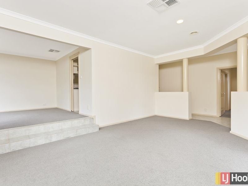 18 Stringybark Drive, Jerrabomberra NSW 2619