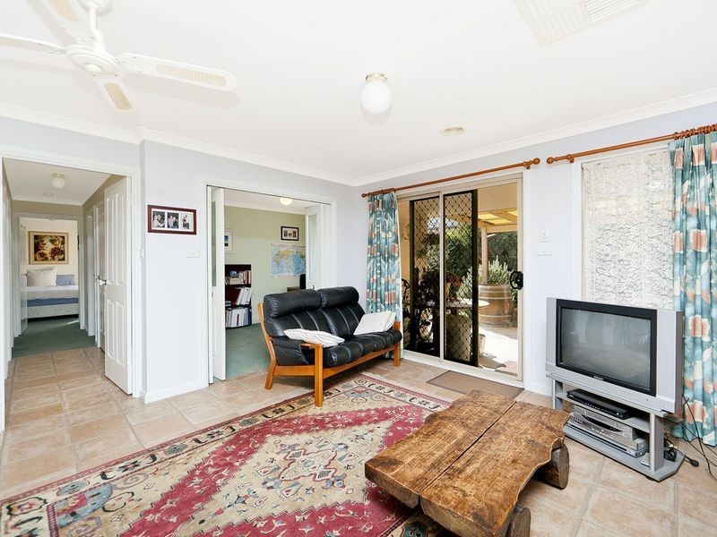 6 Tea Tree Close, Jerrabomberra NSW 2619