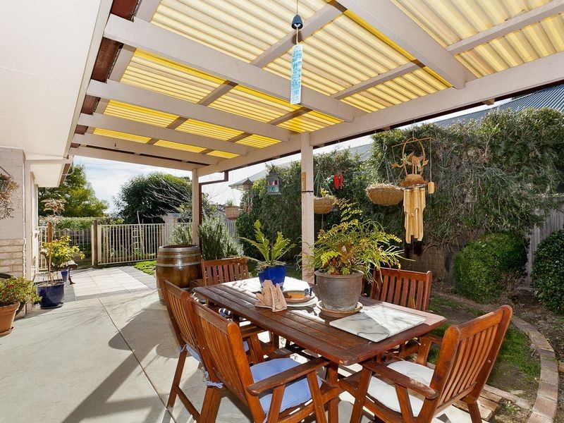 6 Tea Tree Close, Jerrabomberra NSW 2619