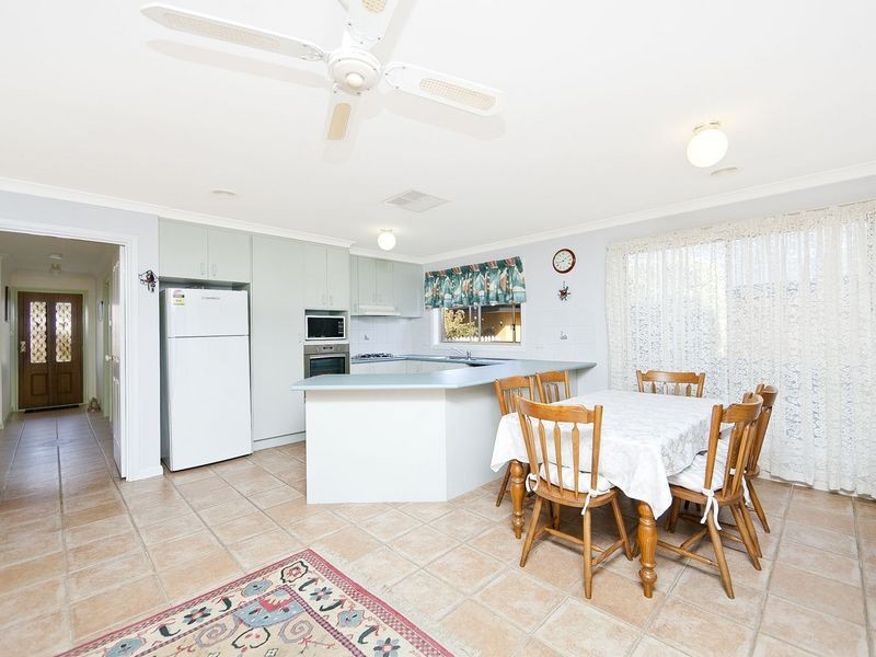 6 Tea Tree Close, Jerrabomberra NSW 2619