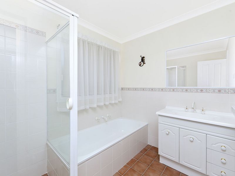 6 Tea Tree Close, Jerrabomberra NSW 2619