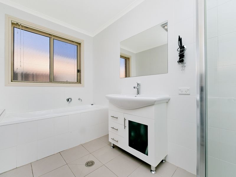 5 Birch Drive & 2 Falconer Place, Bungendore NSW 2621