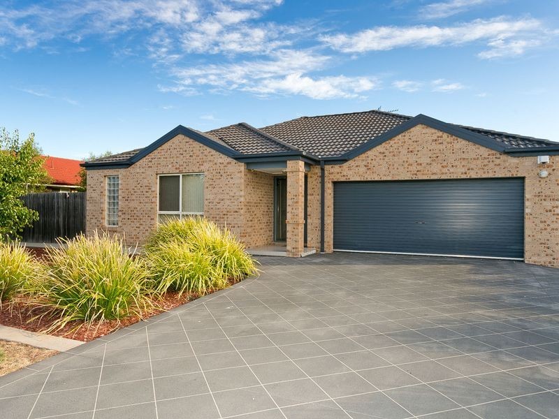 5 Birch Drive & 2 Falconer Place, Bungendore NSW 2621
