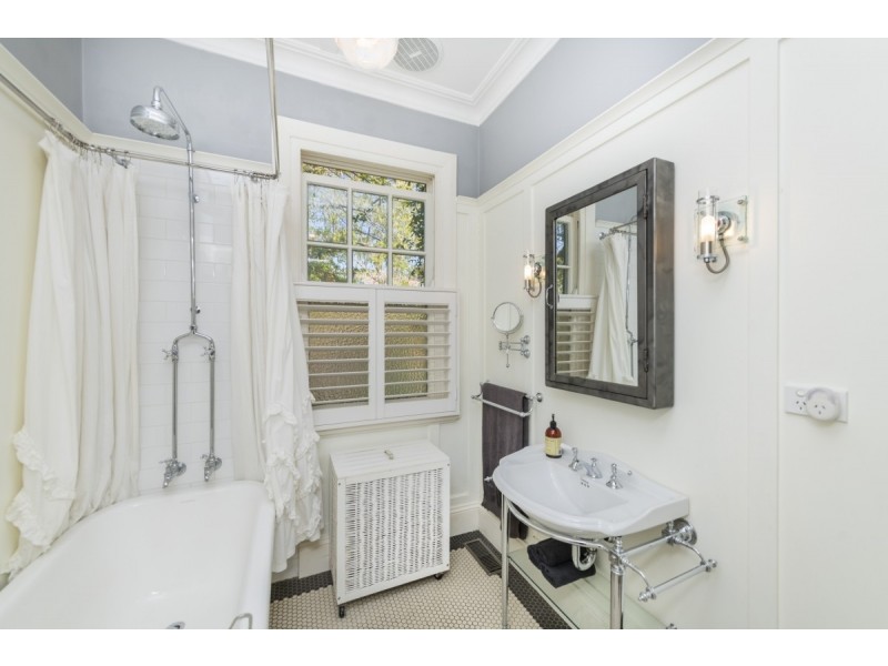 43 The Crescent, Queanbeyan NSW 2620