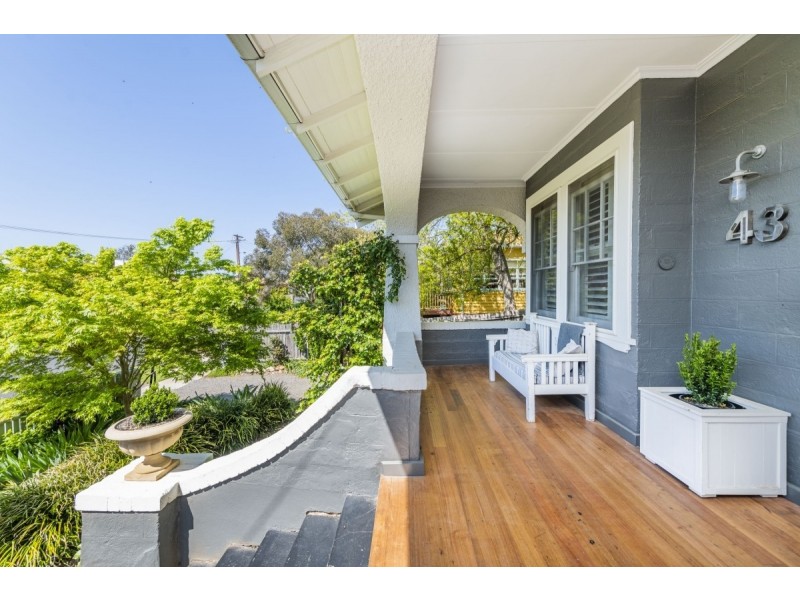 43 The Crescent, Queanbeyan NSW 2620