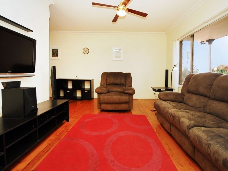 8 Christopher Crescent, Queanbeyan NSW 2620