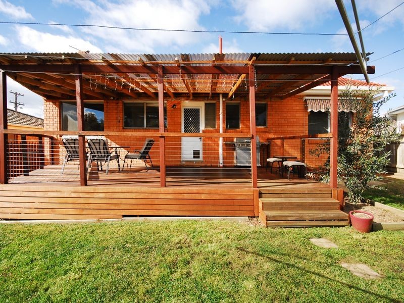 8 Christopher Crescent, Queanbeyan NSW 2620