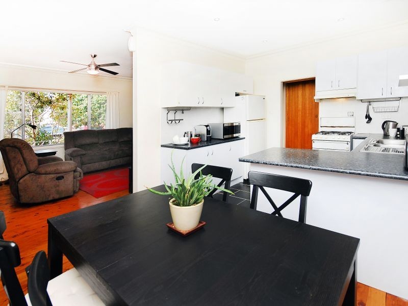 8 Christopher Crescent, Queanbeyan NSW 2620