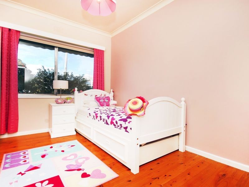 8 Christopher Crescent, Queanbeyan NSW 2620