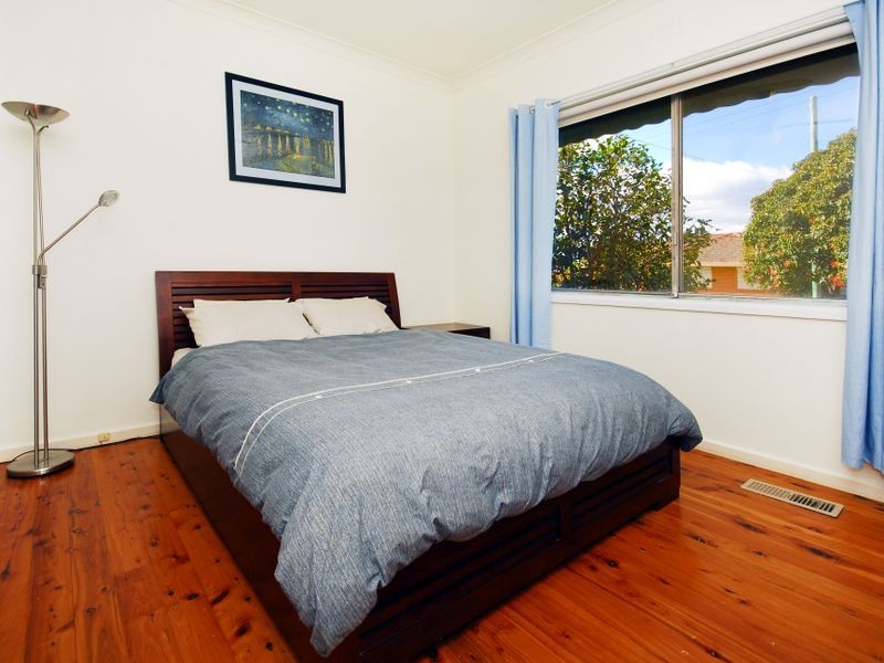 8 Christopher Crescent, Queanbeyan NSW 2620