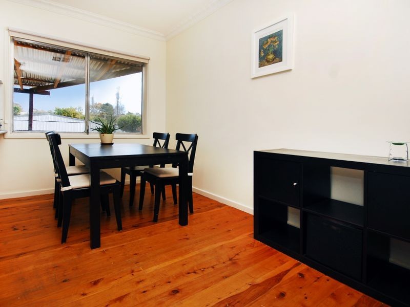 8 Christopher Crescent, Queanbeyan NSW 2620