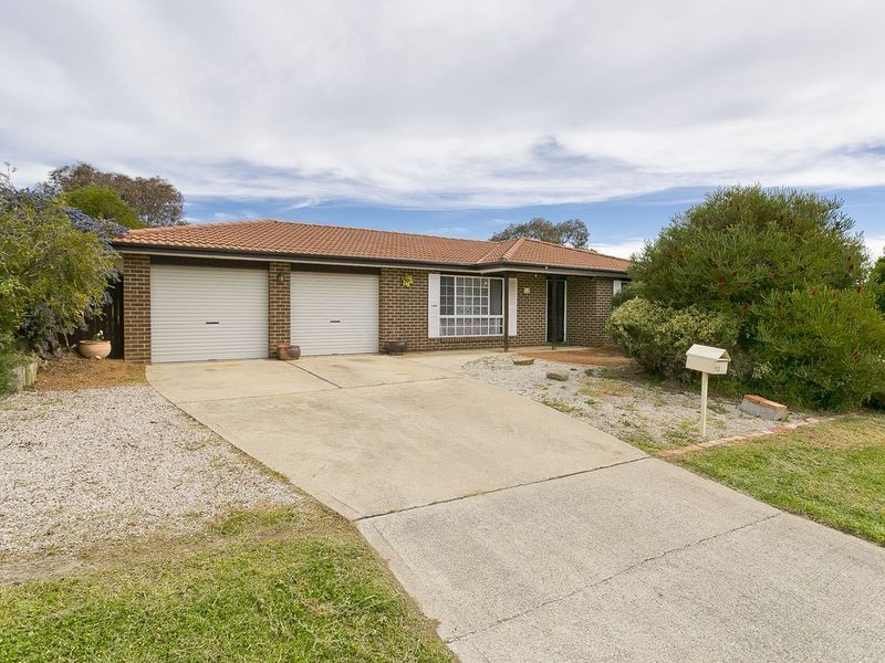 12 Poplar Crescent, Jerrabomberra NSW 2619