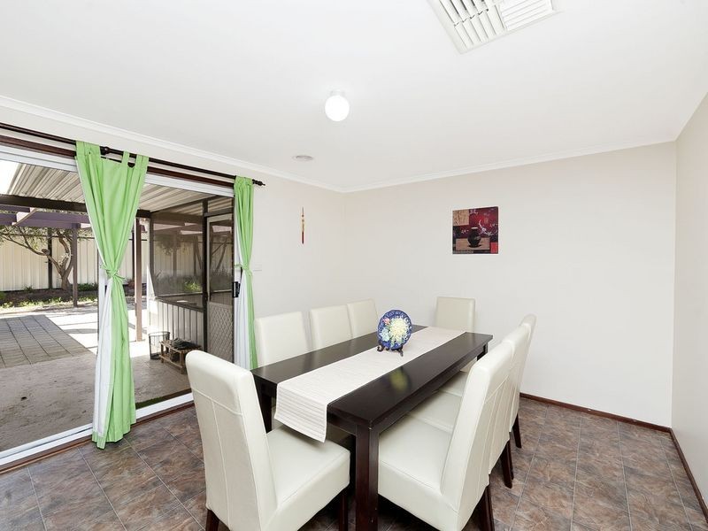 12 Poplar Crescent, Jerrabomberra NSW 2619