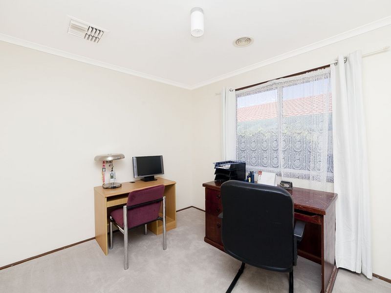 12 Poplar Crescent, Jerrabomberra NSW 2619