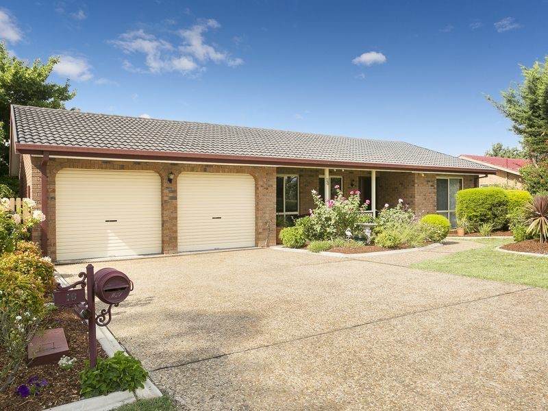 16 Garrong Avenue, Queanbeyan NSW 2620