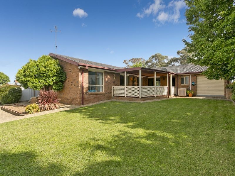 16 Garrong Avenue, Queanbeyan NSW 2620