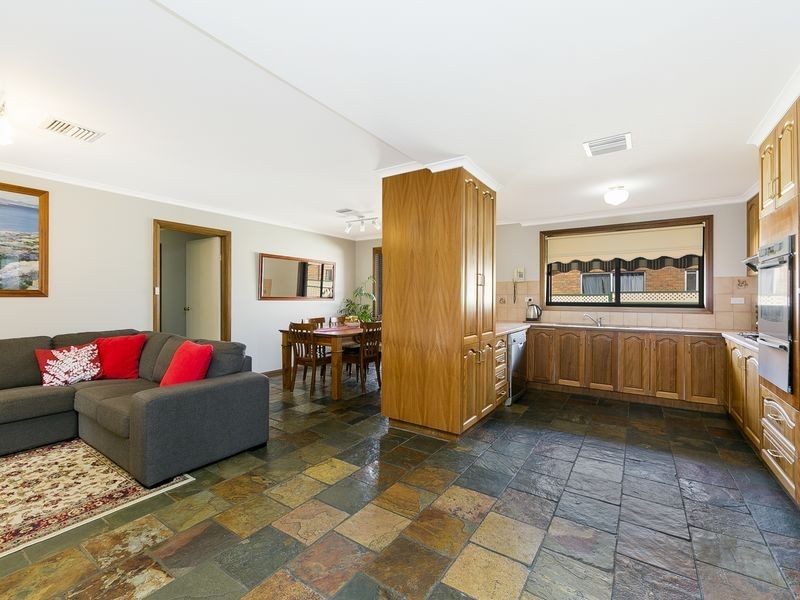 16 Garrong Avenue, Queanbeyan NSW 2620