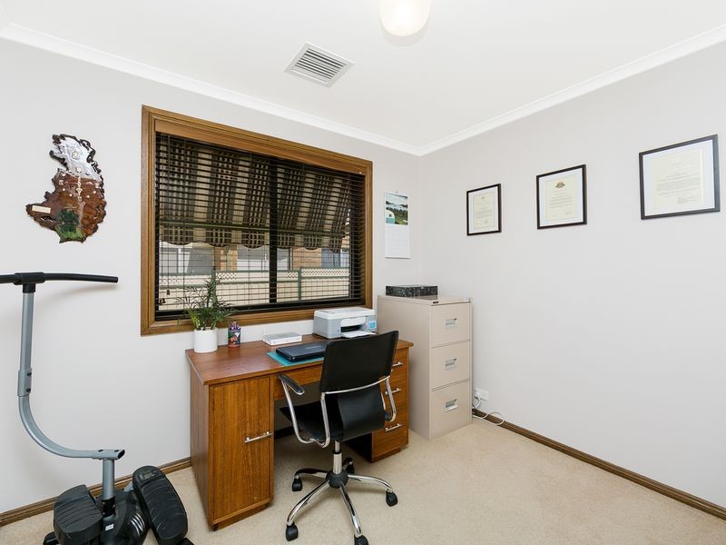 16 Garrong Avenue, Queanbeyan NSW 2620