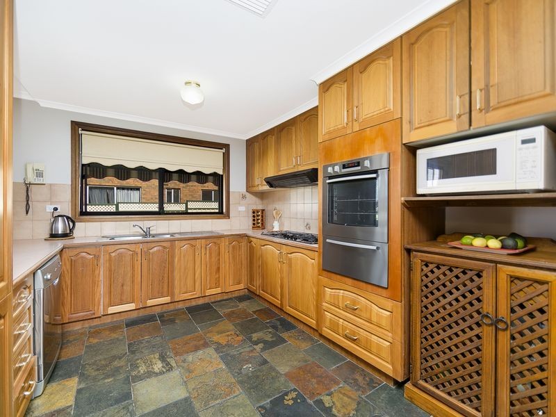 16 Garrong Avenue, Queanbeyan NSW 2620