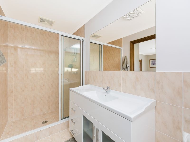 16 Garrong Avenue, Queanbeyan NSW 2620