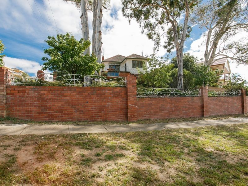 67 The Crescent, Queanbeyan NSW 2620