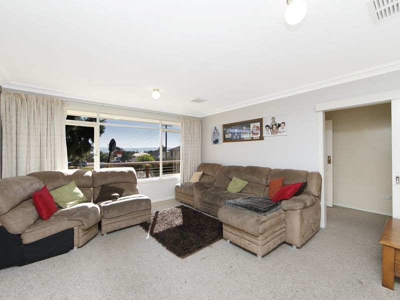 15 Greenbank Avenue, Queanbeyan NSW 2620