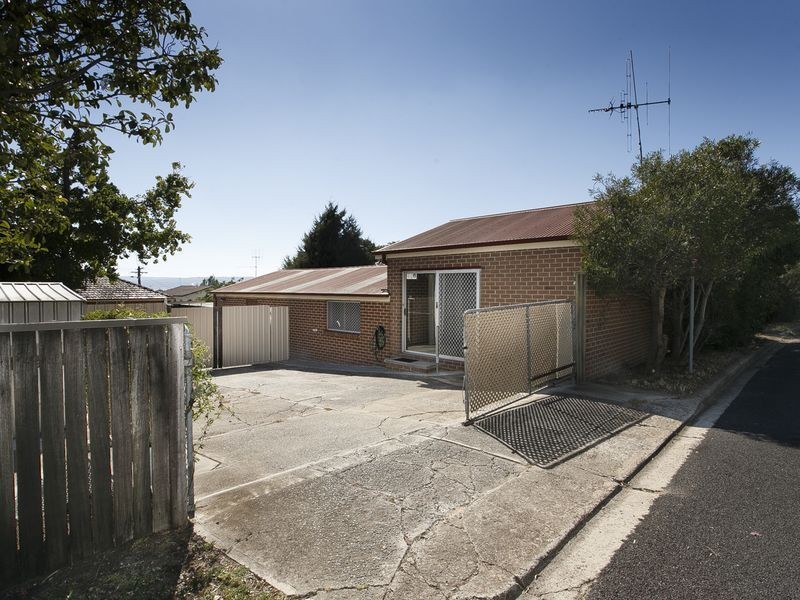 15 Greenbank Avenue, Queanbeyan NSW 2620
