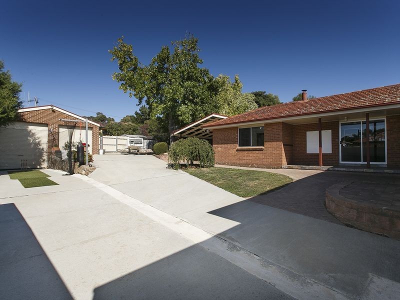 15 Greenbank Avenue, Queanbeyan NSW 2620