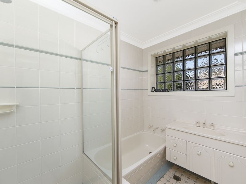 15 Greenbank Avenue, Queanbeyan NSW 2620