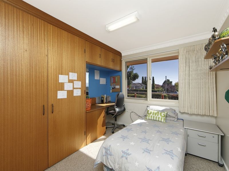 15 Greenbank Avenue, Queanbeyan NSW 2620