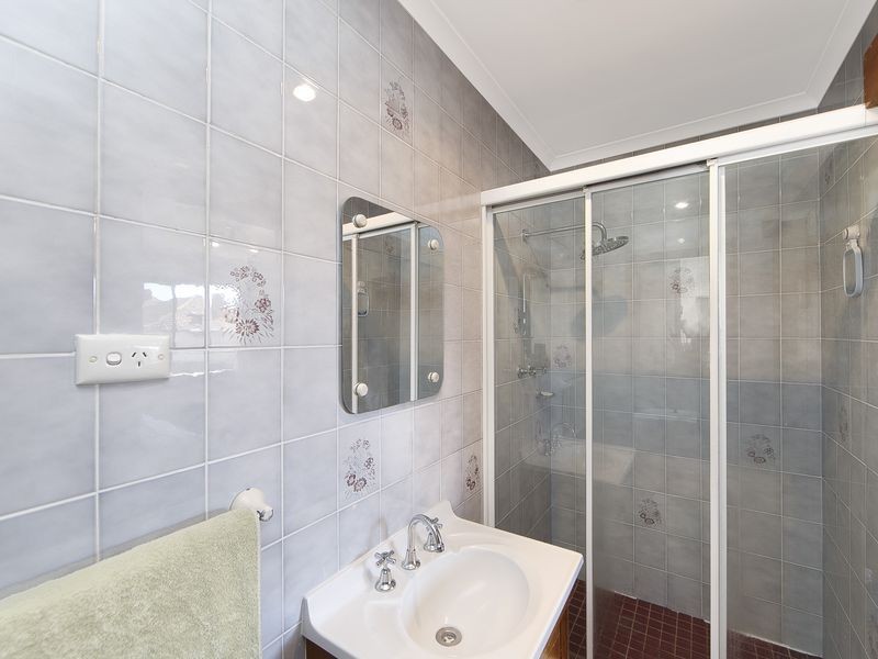 15 Greenbank Avenue, Queanbeyan NSW 2620