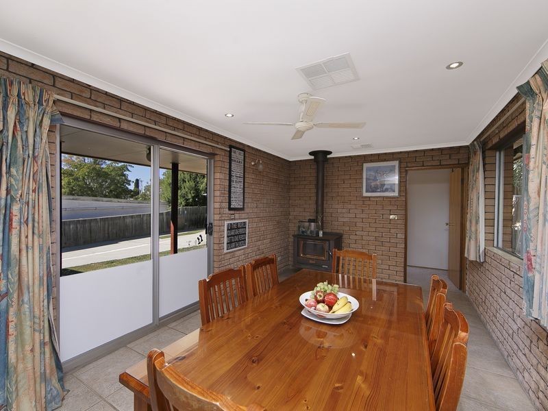 15 Greenbank Avenue, Queanbeyan NSW 2620